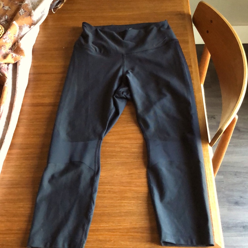 Nike women’s power training capris size M